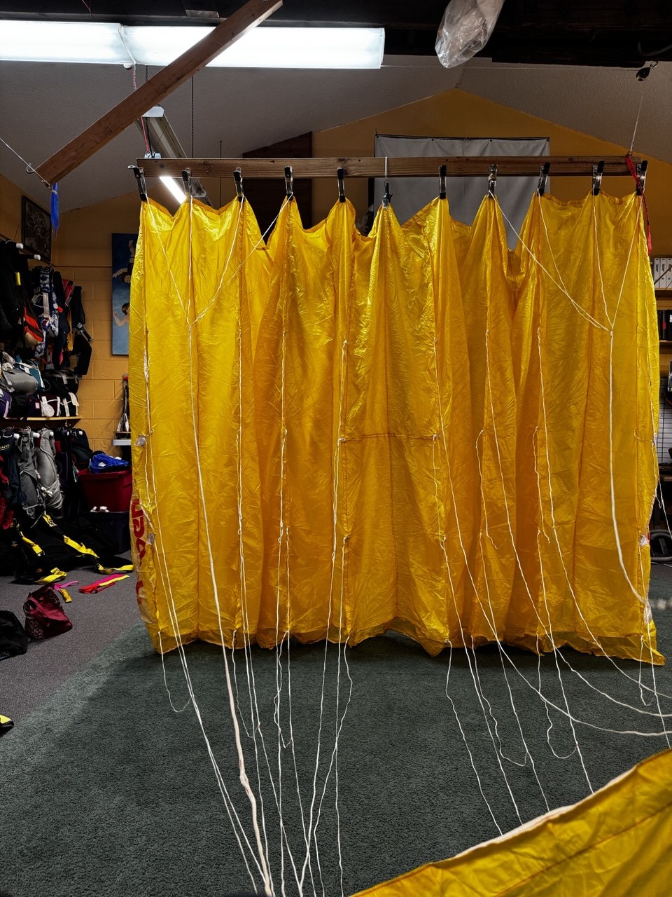 Parachute rigging service